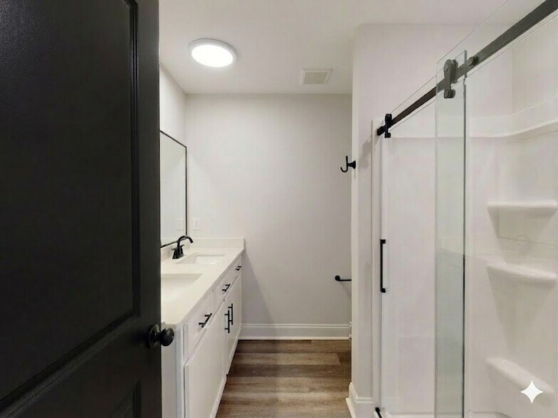 Building Photo - 228 Winding Chestnut Dr