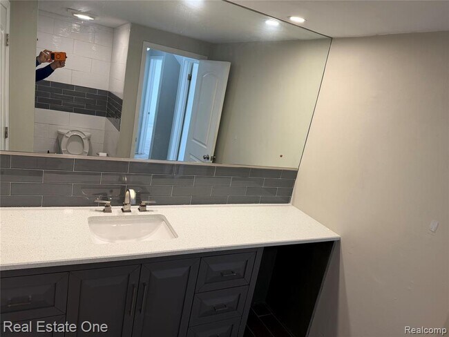 Building Photo - 29828 CITY CENTER # 1 Dr