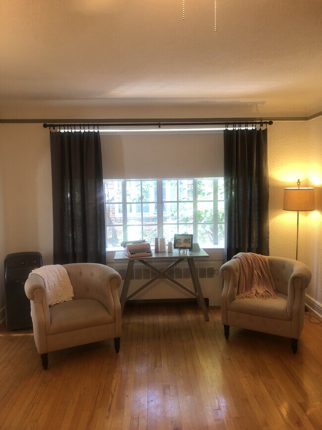 Building Photo - 1060 N Washington St