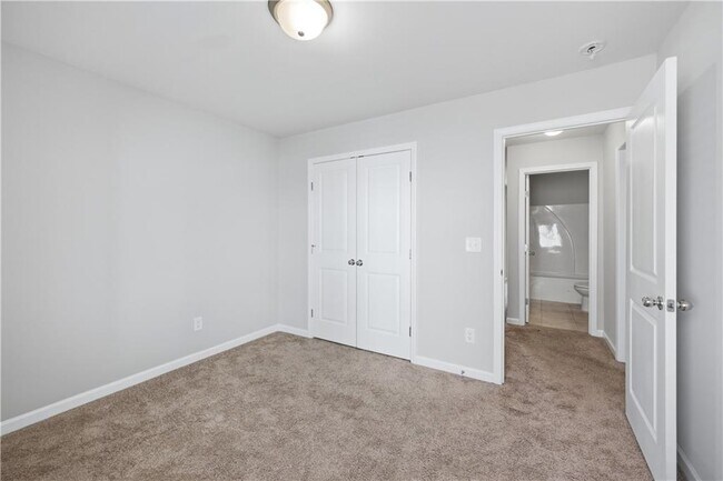 Building Photo - 327 Cashes Ct