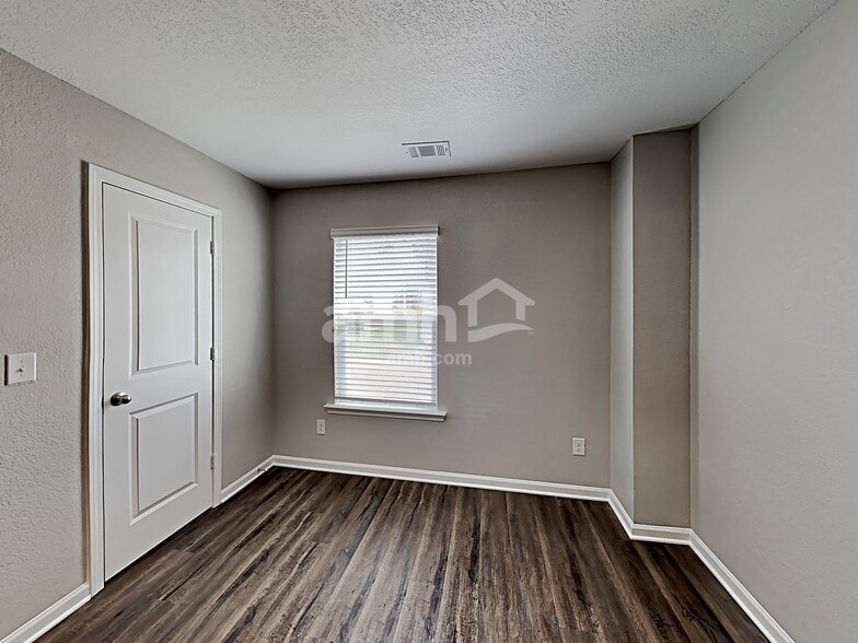 Building Photo - 129 Oliver Dr