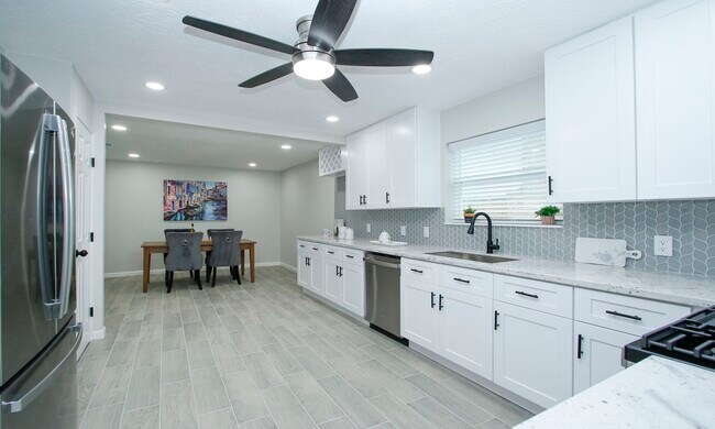 Building Photo - 25607 Pecan Valley Cir