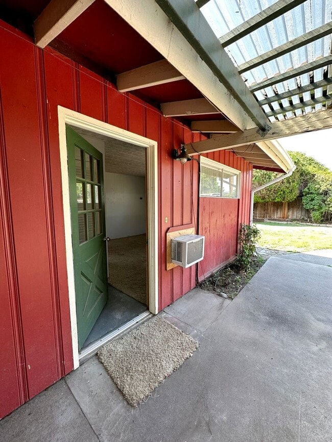 Building Photo - Cutest 3-Bedroom House with Covered Back Patio + Bonus Storage/Office!