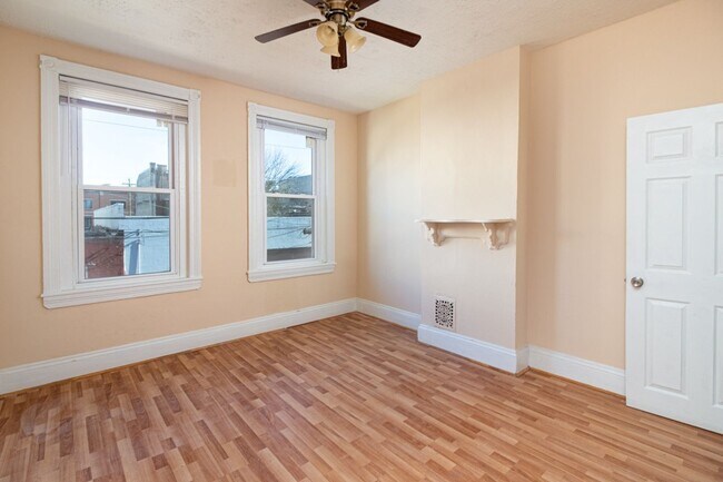 Building Photo - ???Walk to PENN & DREXEL | YARD!! | Front ...
