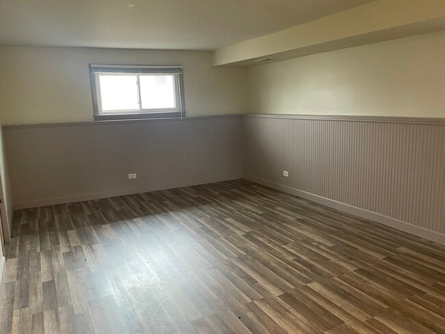 Building Photo - 566 Comstock Ave