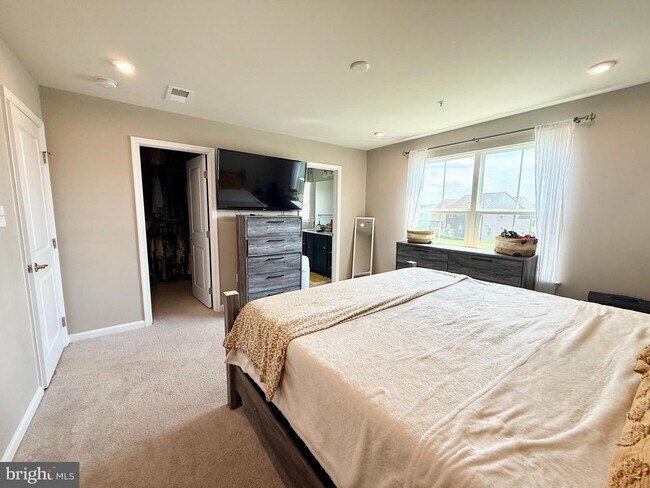 Building Photo - 9374 Mulligan Way