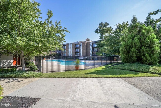 Building Photo - 4 S Van Dorn St