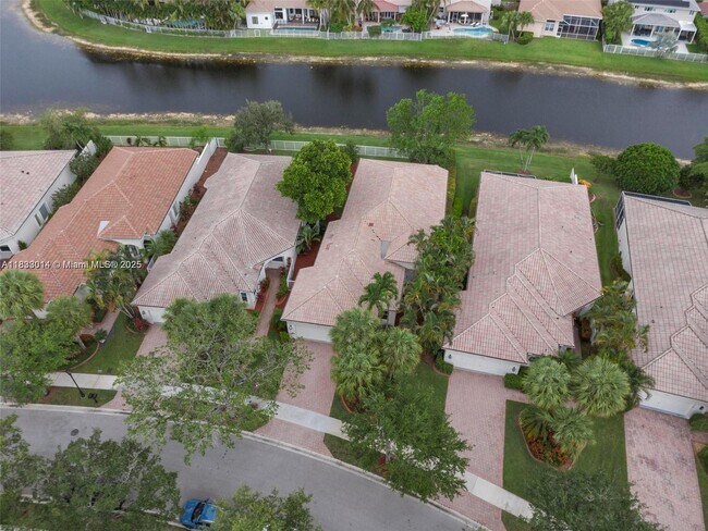 Building Photo - 2553 Bay Pointe Dr