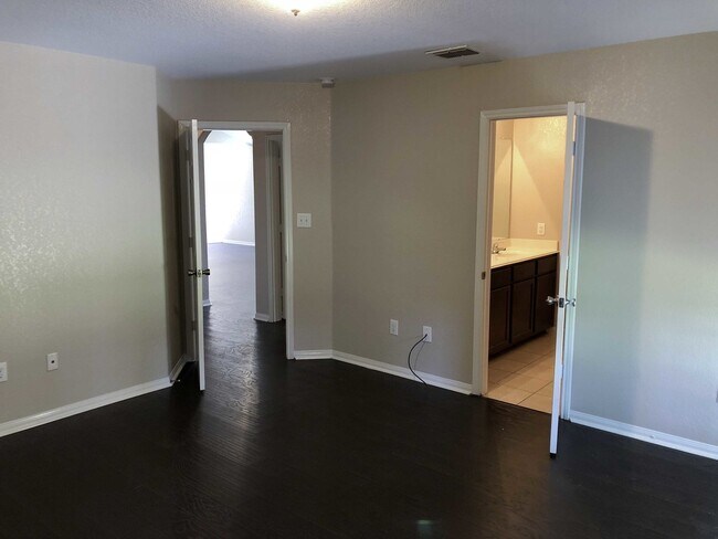 Building Photo - "Hard to Find" Roomy 1-story in Luckey Ran...
