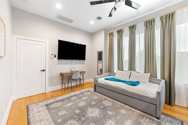 Building Photo - 3802 Lovejoy St