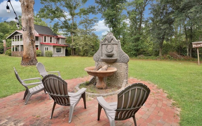 Building Photo - UNFURNISHED - 2 Bed 2 Bath + HUGE BONUS in a wooded oasis - NO HOA - off Middle Sound Loop
