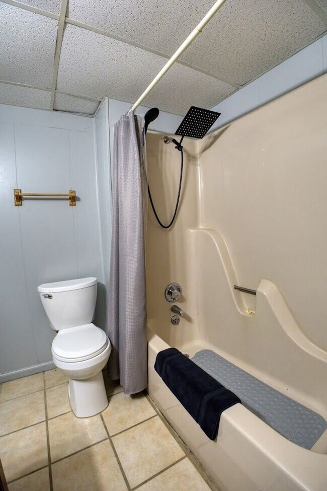 Building Photo - Monthly Waterfront Cabin with Slip