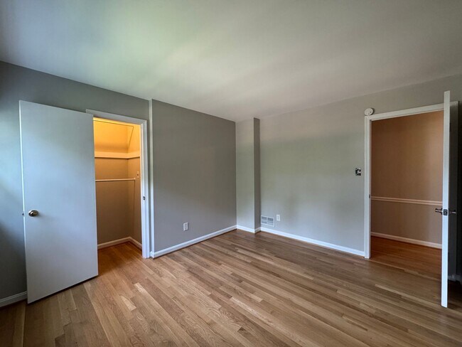 Building Photo - Spacious And Elegant 4 Bed 3 Bath Home Wit...