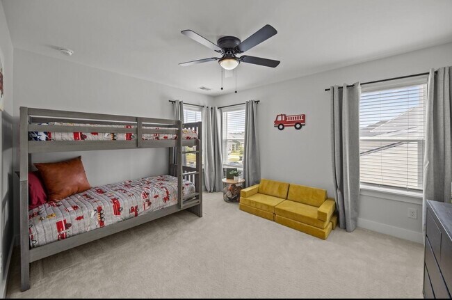 Building Photo - 401 Carrara Dr