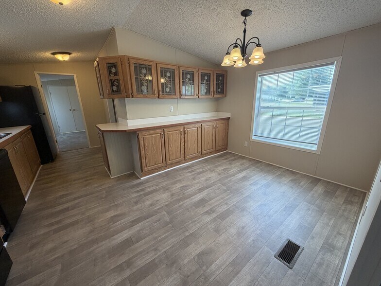 Building Photo - 38010 St Tropez Dr