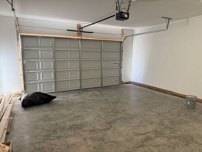 Building Photo - Beautiful New Construction in Booming Old Hickory