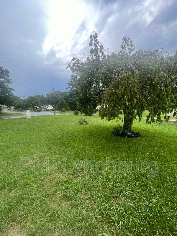 Building Photo - 107 Mountainview Dr