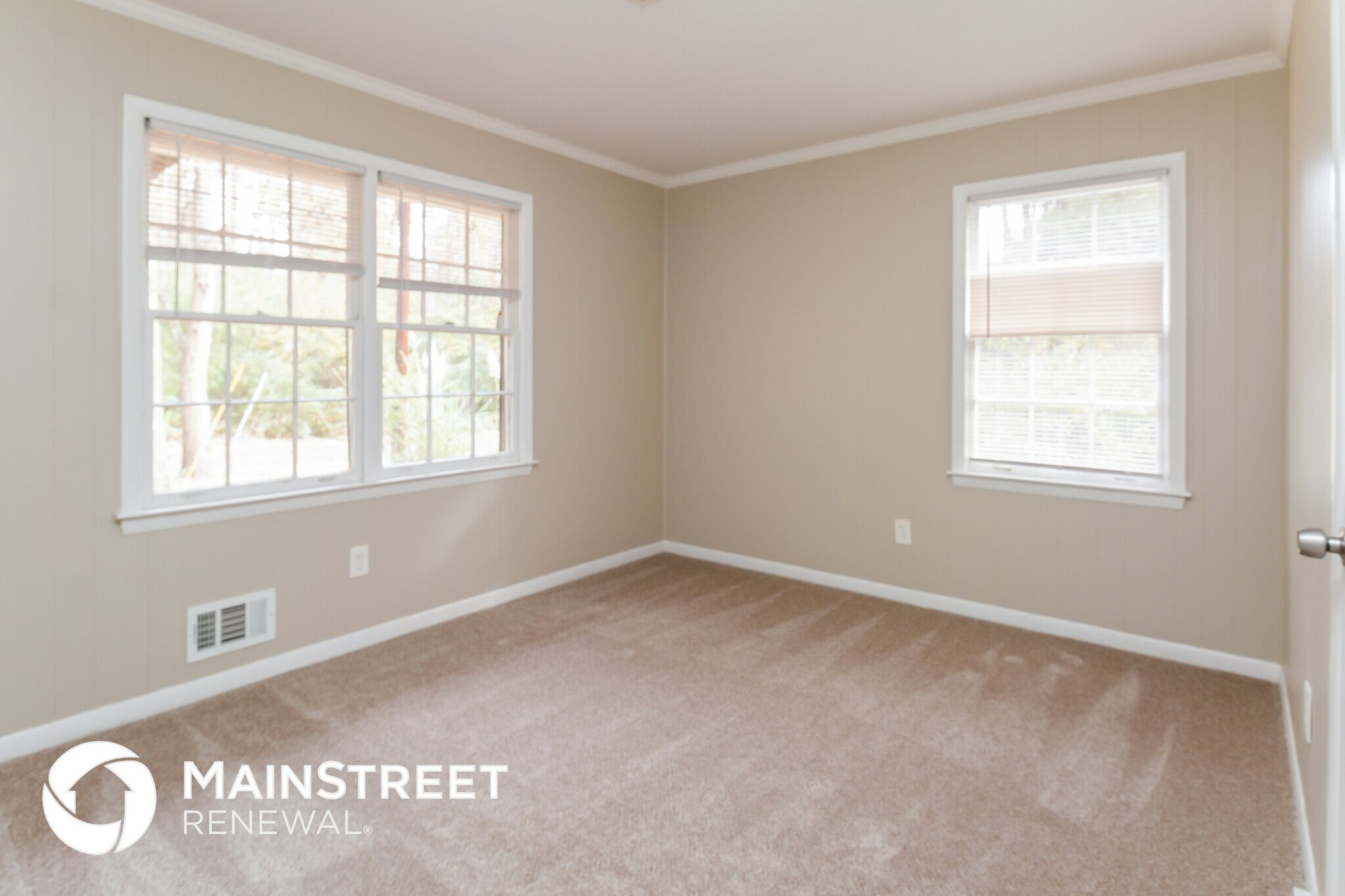 Building Photo - 892 Oak Dr