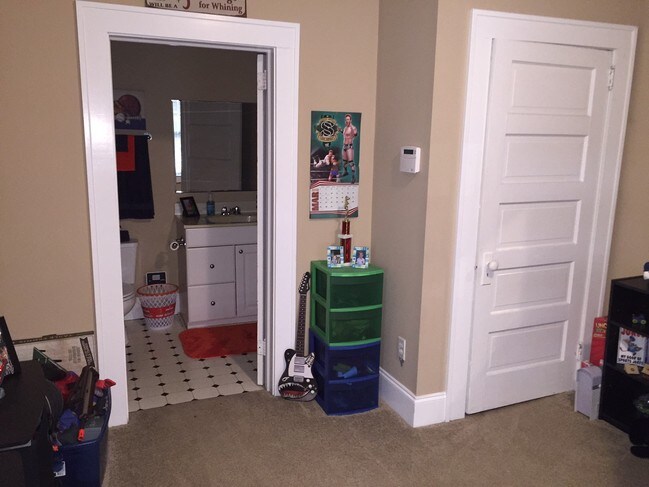 Building Photo - 1407 E North St