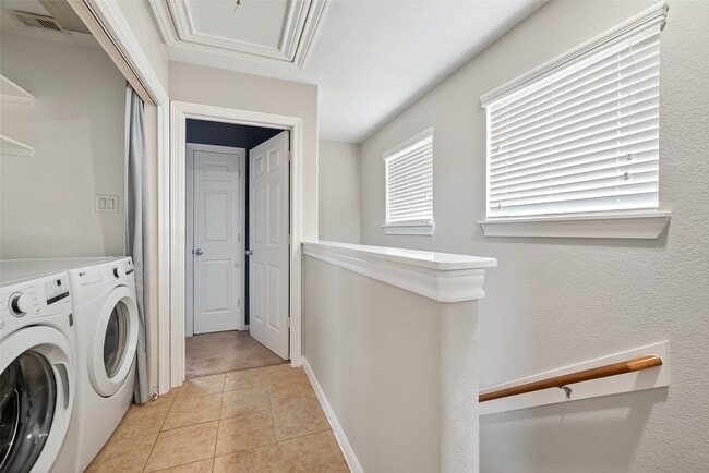 Building Photo - 3019 Clearview Cir