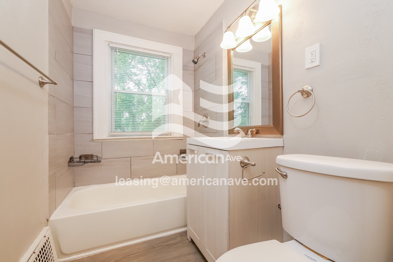 Building Photo - 1824 E 73rd St