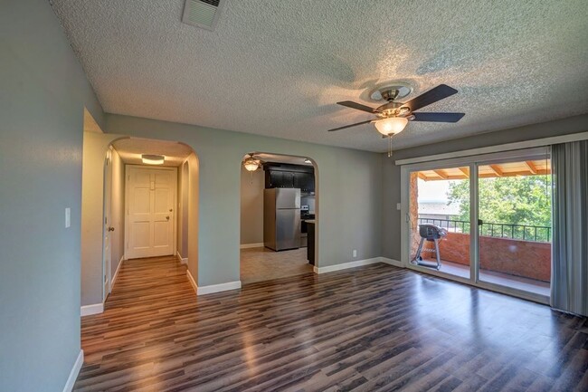 Building Photo - Riverview Condominiums