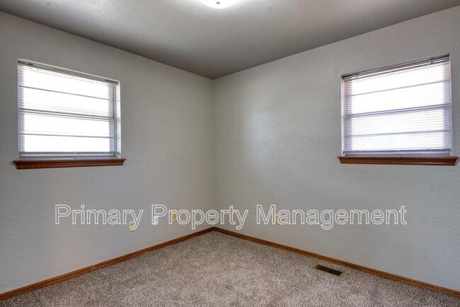 Building Photo - 303 Kimberly Ln