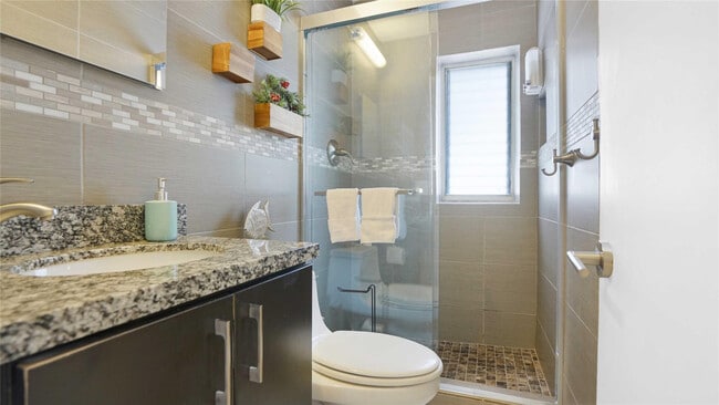 Building Photo - 2716 N Ocean Blvd