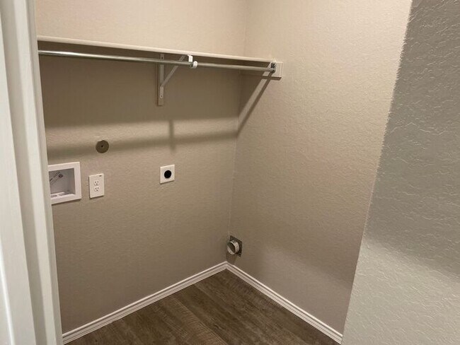 Building Photo - Get an A+ in Savings | $500 Move-In Credit + Beautiful 4-Bed, 2.5-Bath Home in Saint Hedwig