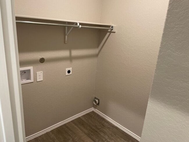 Building Photo - Move Into Savings This Labor Day! 6 Weeks Rent-Free — Sign by 9/15 | 4-Bed, 2.5-Bath Home in Sain...