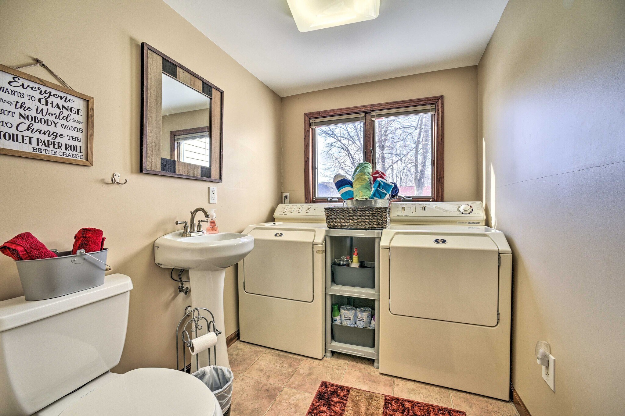 Laundry / 1/2 Bath - 5027 Harp Dr