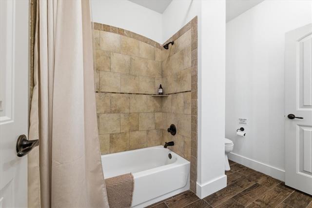 Building Photo - 570 S Point Ct