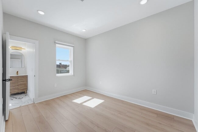 Building Photo - 1205 Hillside Pl