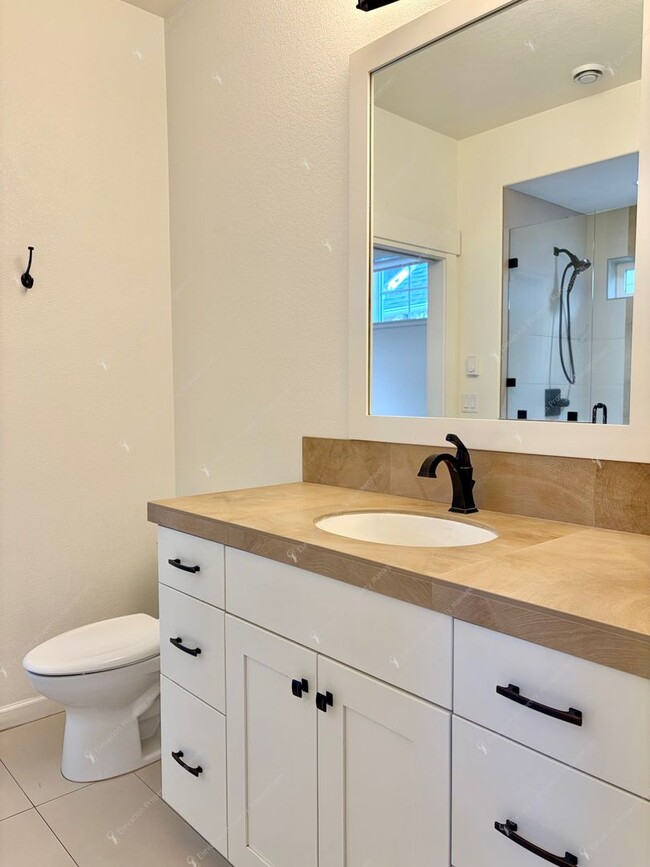 Building Photo - Stunning 2 BR home in Northwest Crossing