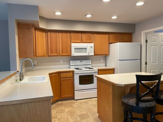 Building Photo - Beautiful and Well Maintained 2 Bed and 2....