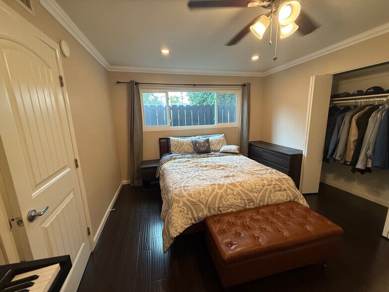 Building Photo - 6927 Amherst St