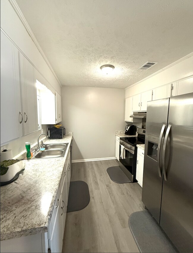 Building Photo - Beautiful 4 Bedroom Home with Bonus Room – $1500.00/Month