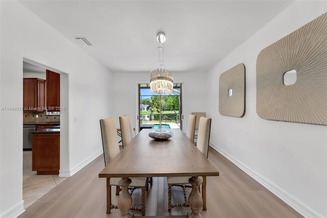 Building Photo - 420 Montclaire Dr