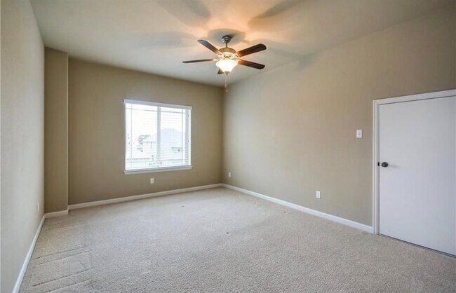Building Photo - 213 Simmons Dr