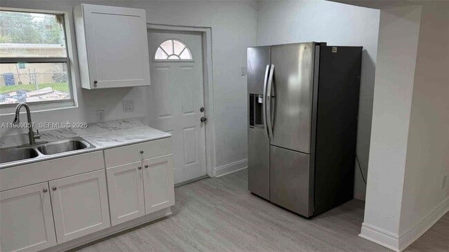 Building Photo - 16221 E Bunche Park Dr