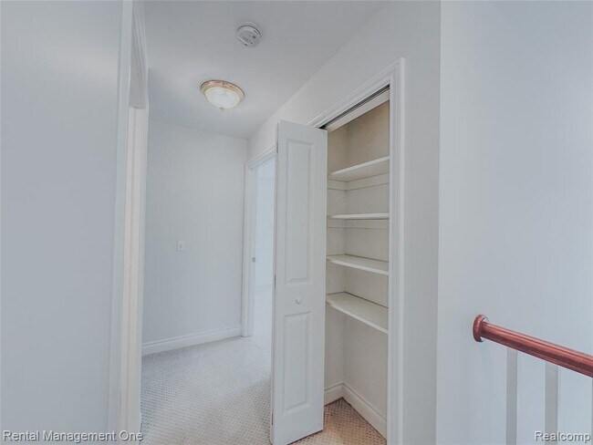 Building Photo - 5742 Putnam Dr