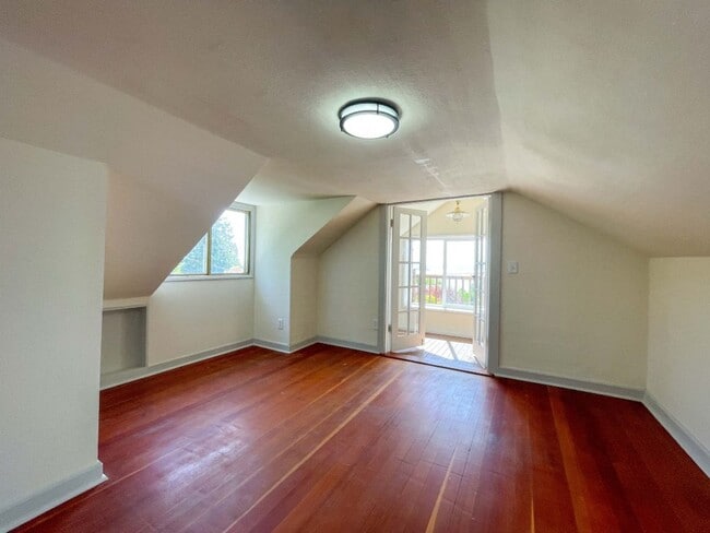 Building Photo - 3Bd/2Ba Shoreline House