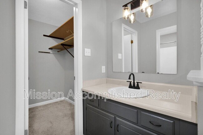 Building Photo - 3304 Redfox Rd