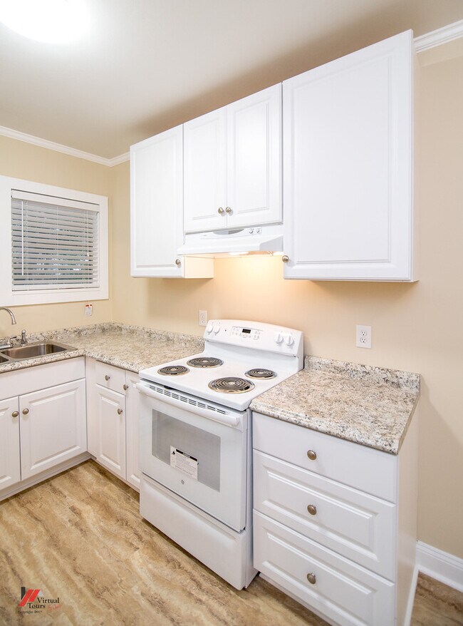 Building Photo - *MOVE IN SPECIAL $150 OFF 1ST MONTHS RENT*