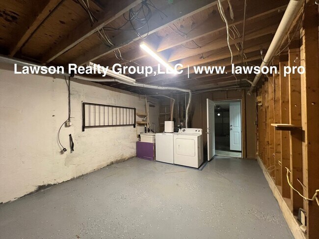 Building Photo - Peaceful Retreat with Outdoor Space-Botetourt County