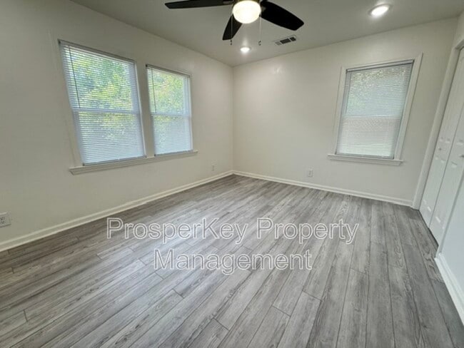 Building Photo - 2353 Agnes Dr