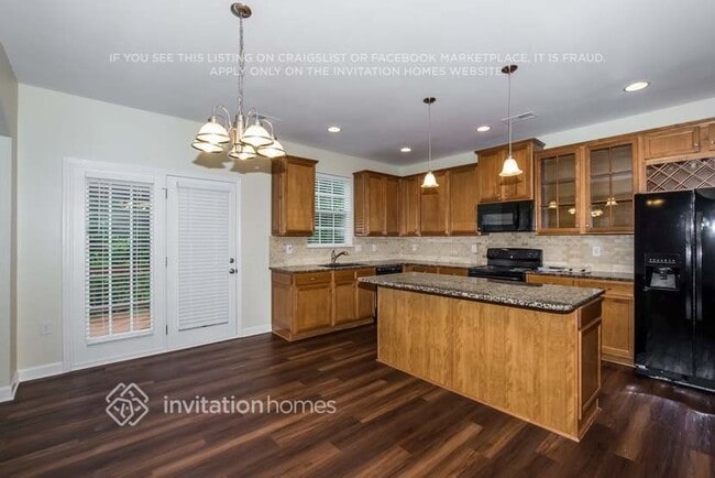 Building Photo - 1420 Bottle Brush Ln
