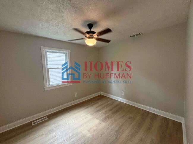 Building Photo - Westside | Two Bedroom House | Move in Ready