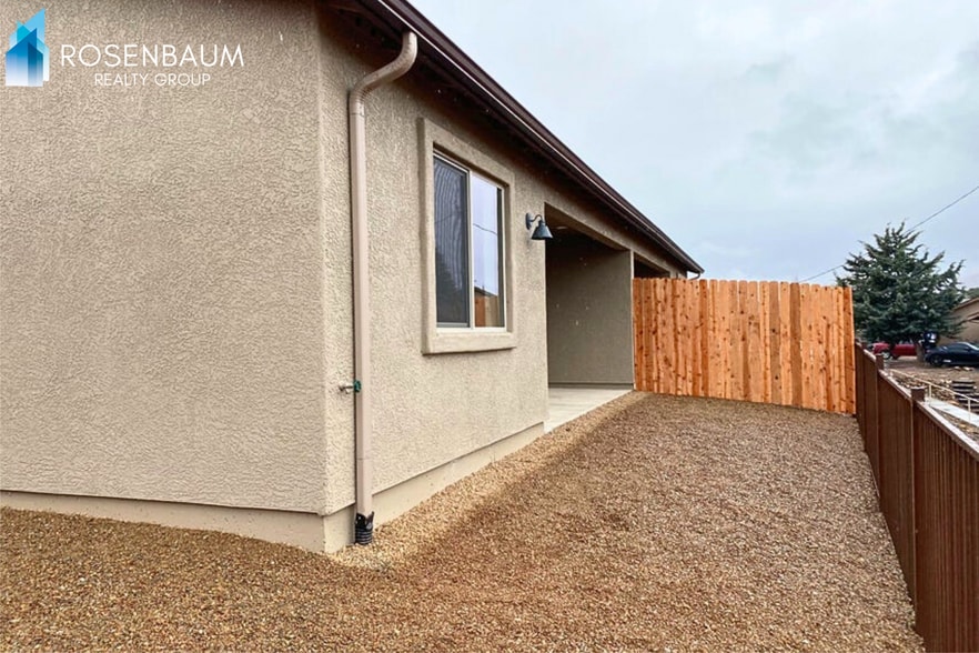 Building Photo - Beautiful 3-bedrooms, 2-baths duplex home in Prescott Valley!