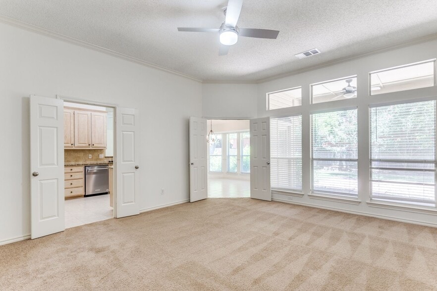 Building Photo - 1523 Wayside Dr